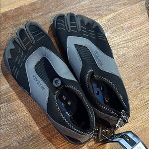 NWT Body Glove barefoot 3 Swim Shoes Flexible Sole size 11 cinch